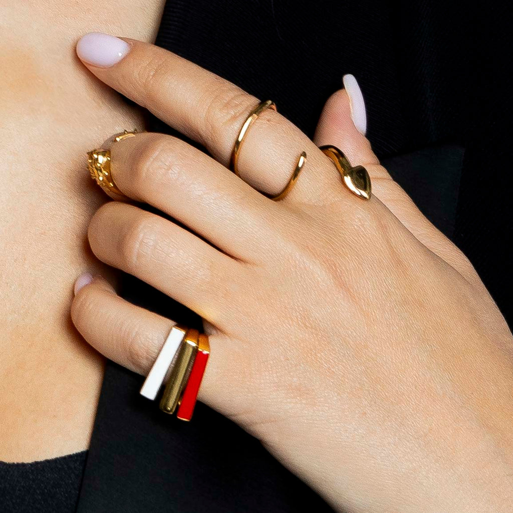 LA N°1 Bague CHEVALIERE | Bague dorée & rouge volume S
