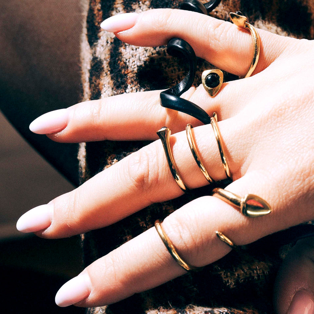 SERPENTER Bague Anneau | Bague serpent dorée & agate noire volume S