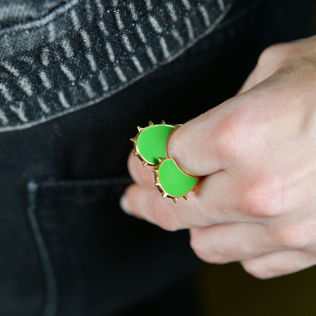 PASSIONNER Bague Armure | Bague coeur dorée et émail vert volume XL