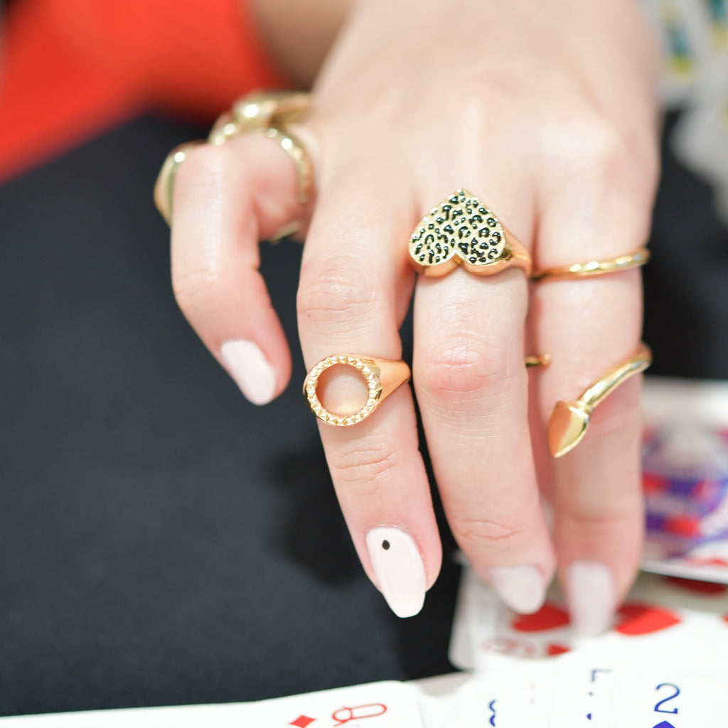 AFFRONTER Bague Chevalière | Bague dorée volume M