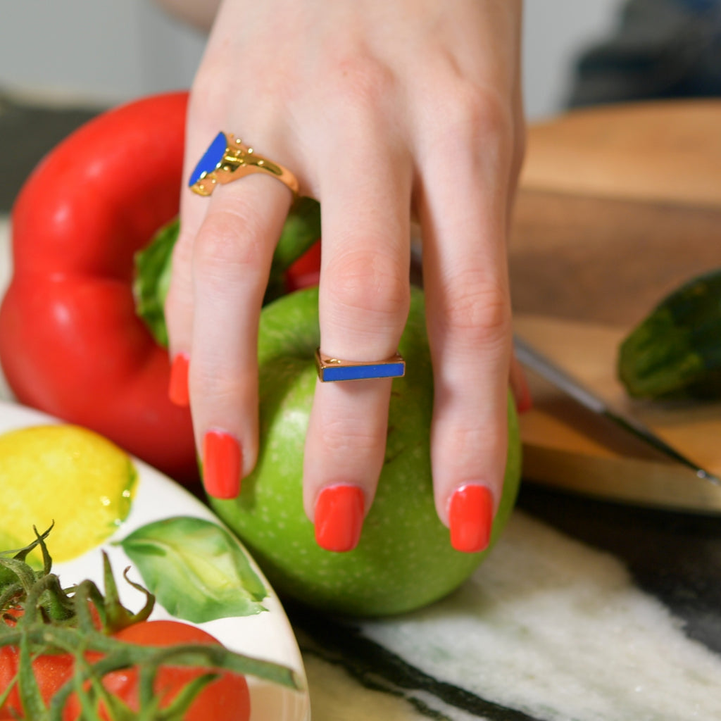 LA N°1 Bague Chevalière | Bague dorée & bleue volume S