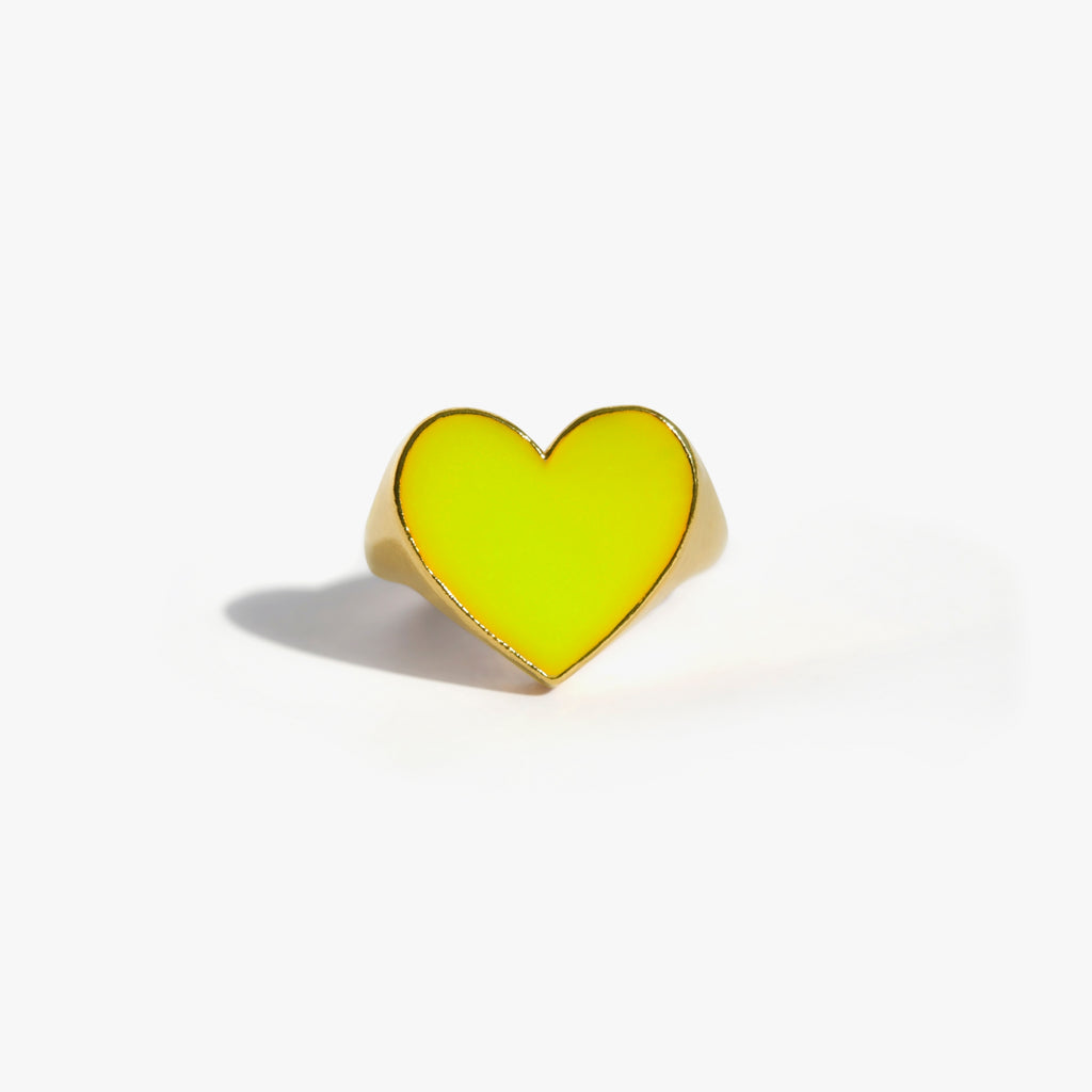 COEUR Le Classique Bague Chevalière | Bague dorée & émail jaune volume L