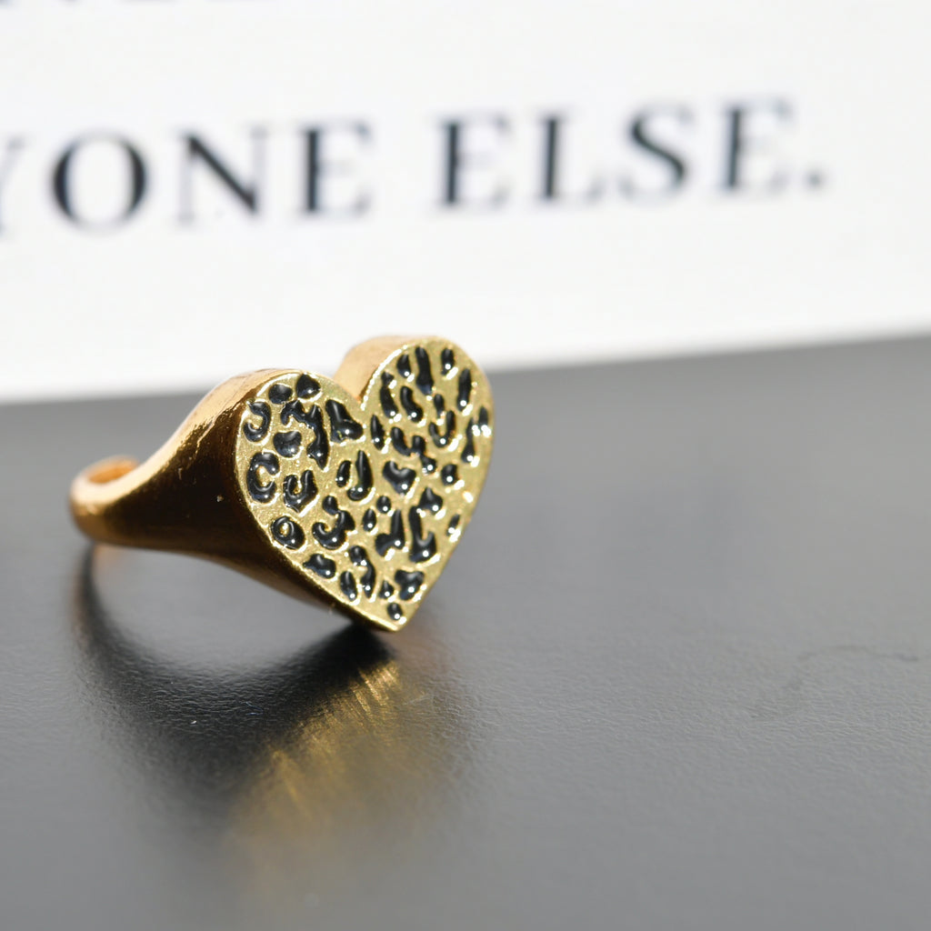 COEUR LEOPARD Bague Chevalière | Bague dorée & noir volume L