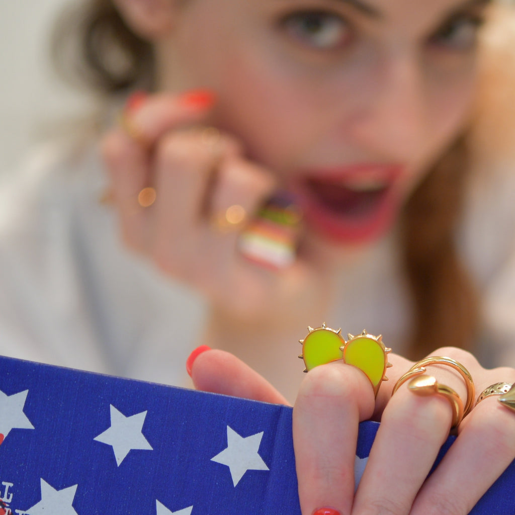 PASSIONNER Bague Armure| Bague coeur dorée et émail jaune volume XL